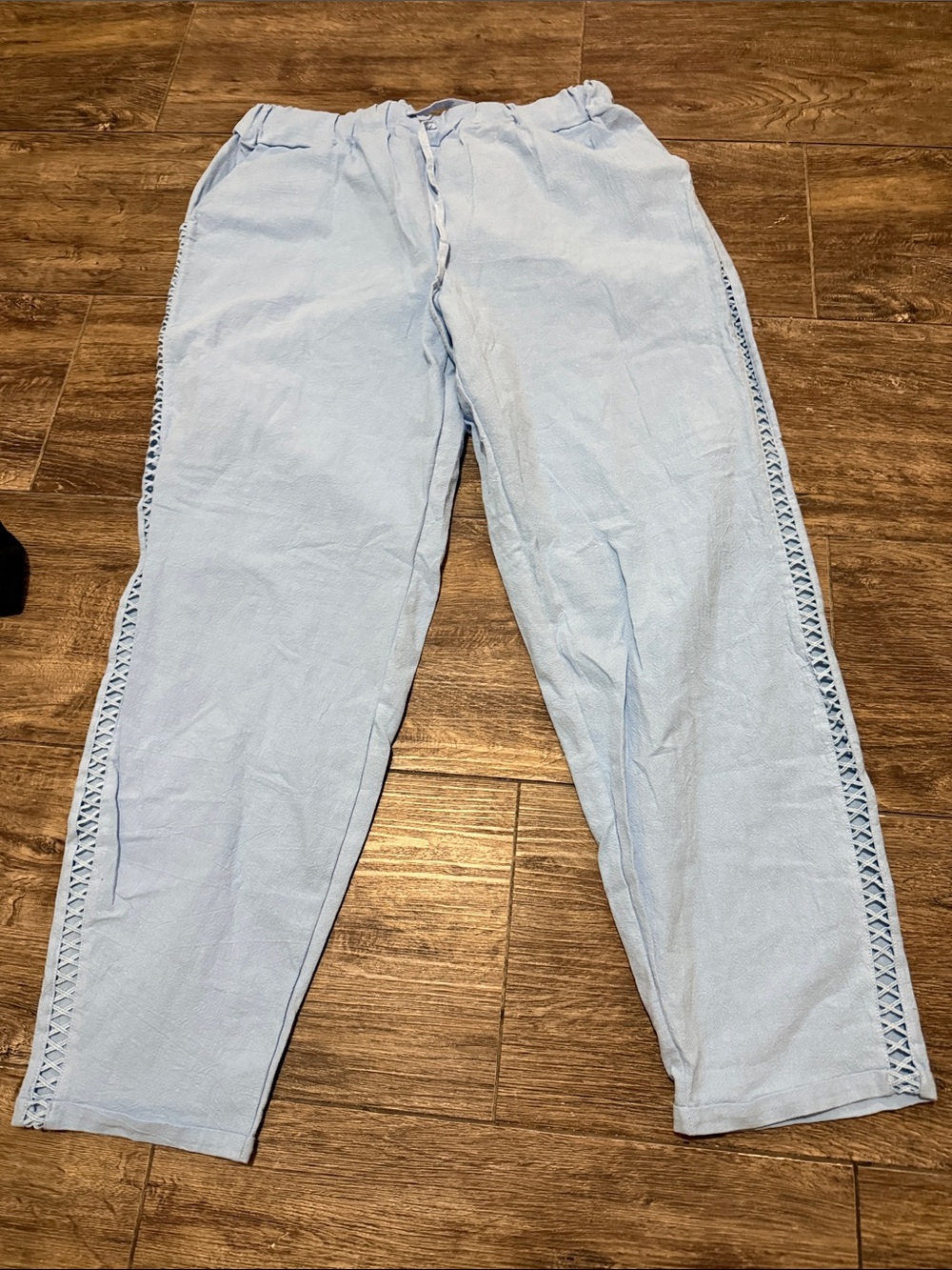 Light Blue Straight-Leg Women’s Jeans with Side Crochet Trim